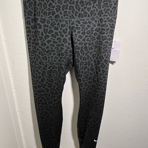 NWT Dry Fit Nike Women’s Training Pants SZ L - Picture 10 of 11